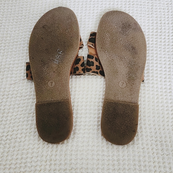 Universal Thread Sandals - Picture 2 of 3